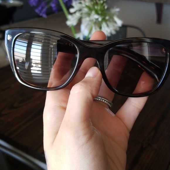 PRADA SUNNIES 🕶 - Picture 6 of 6